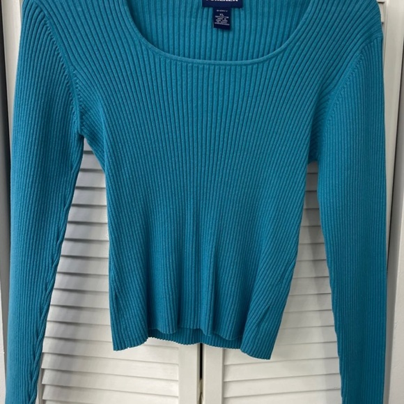 Women’s Fitted Sweater (Size XL) - Picture 2 of 4